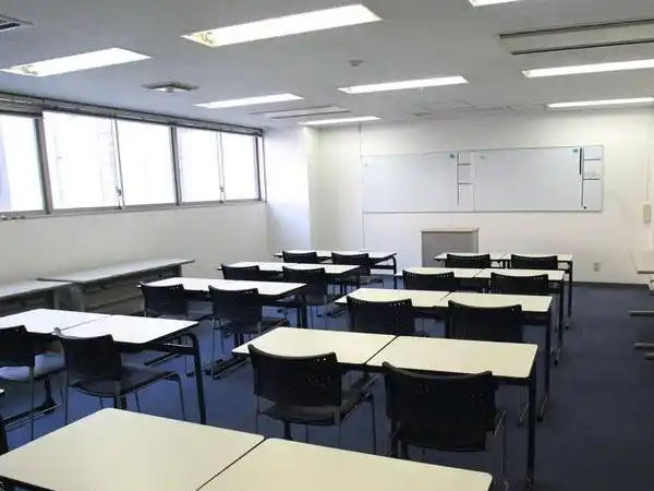 专科水平，每年家里支持10w，适合日本留学吗？
